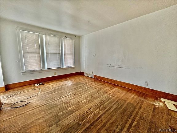 5th image of 90 Theodore St