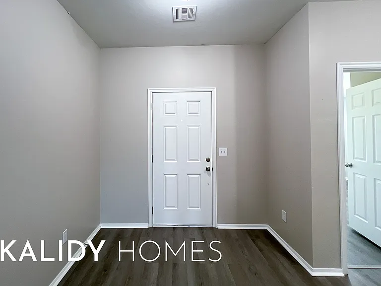 2928 Cider Mill Ln — Photo 3