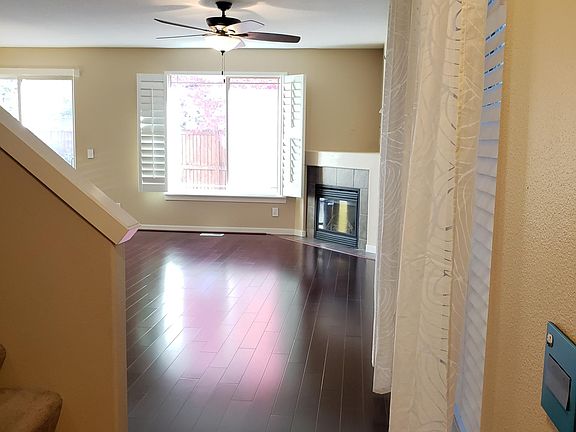 3rd image of 158 NE Stonebriar Ln