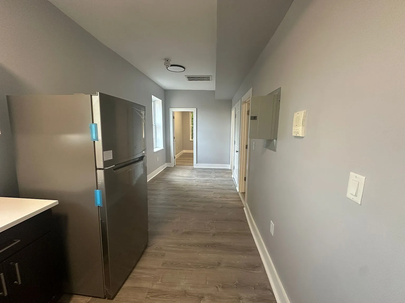 3 bed, 800 sqft, $2,150 — Photo 3