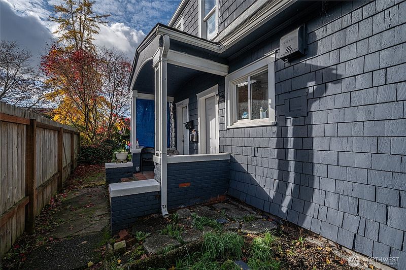 4th image of 409 N M Street
