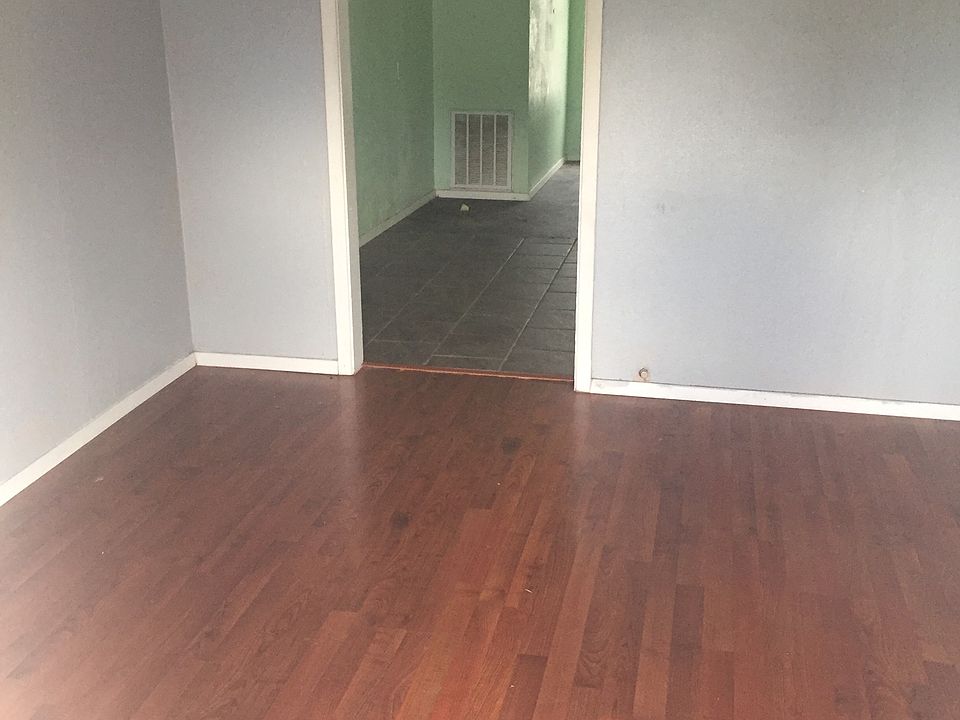 2nd image of 918 Avenue A