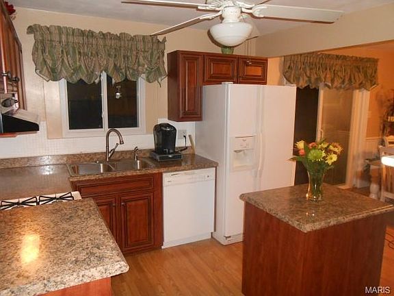 4th image of 1345 Glenmeade Dr