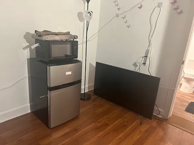 Studio, 768 sqft, $1,200 — Photo 3