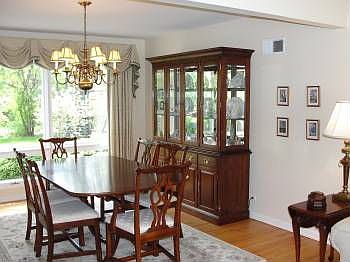 4th image of 1011 E Jules St
