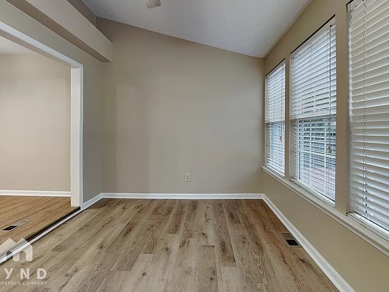4521 Aviemore Cres — Photo 6