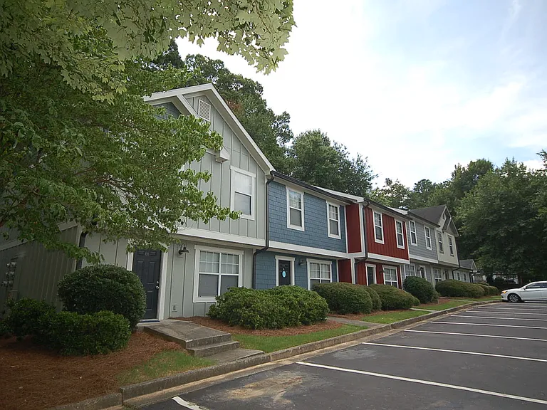 Bridgeside Apartments — Photo 4