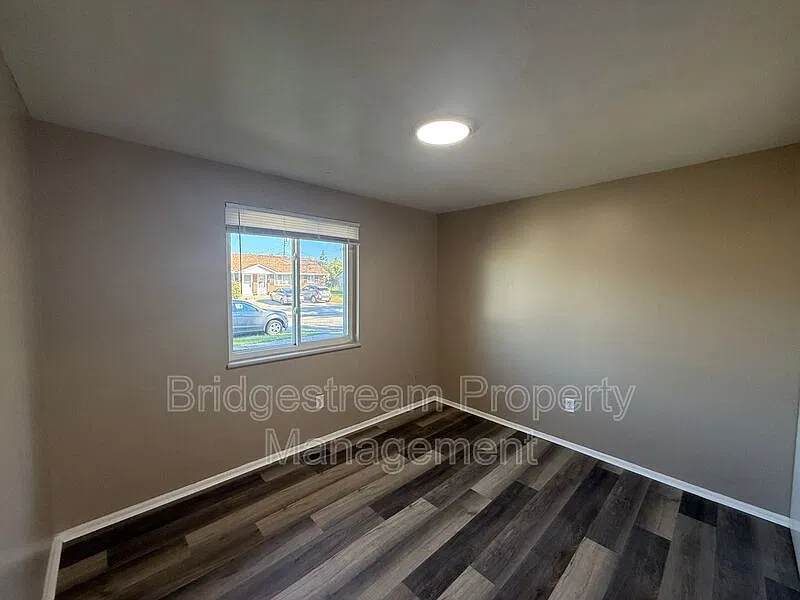 2 bed, 1.0 bath, $950 — Photo 3