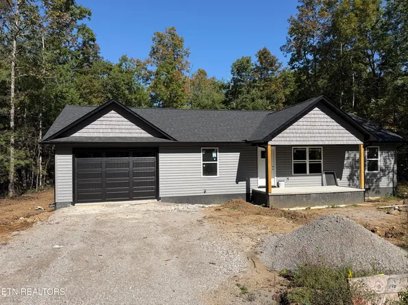 900 Paola Dr, Crossville, TN 38572
