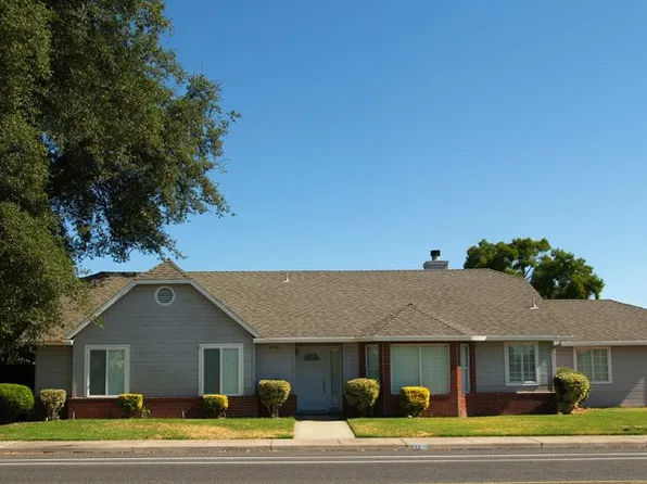 1196 E J St, Oakdale, CA 95361