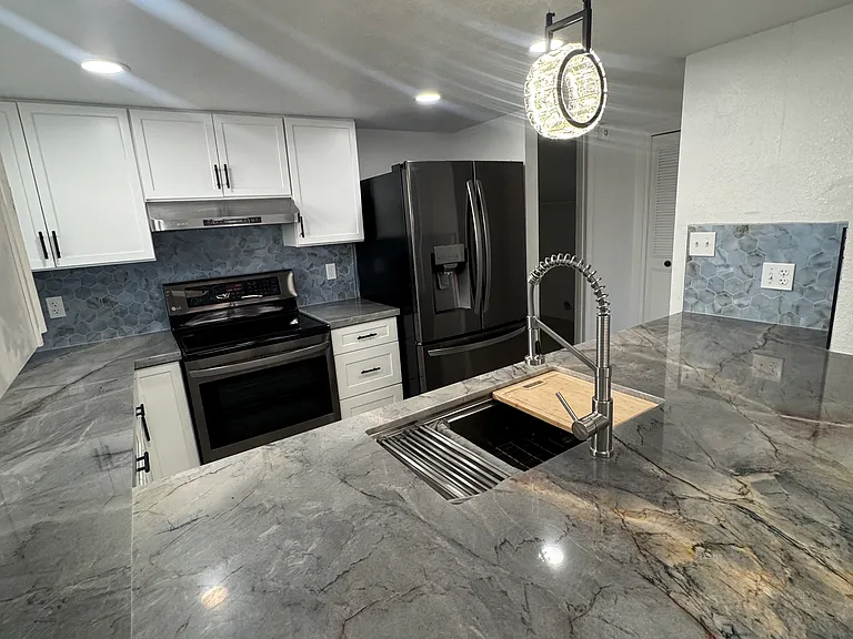 5817 W Tierra Buena Ln — Photo 9