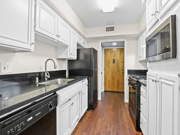 Dickens Gardens, 14311 Dickens St #E104, Sherman Oaks, CA 91423