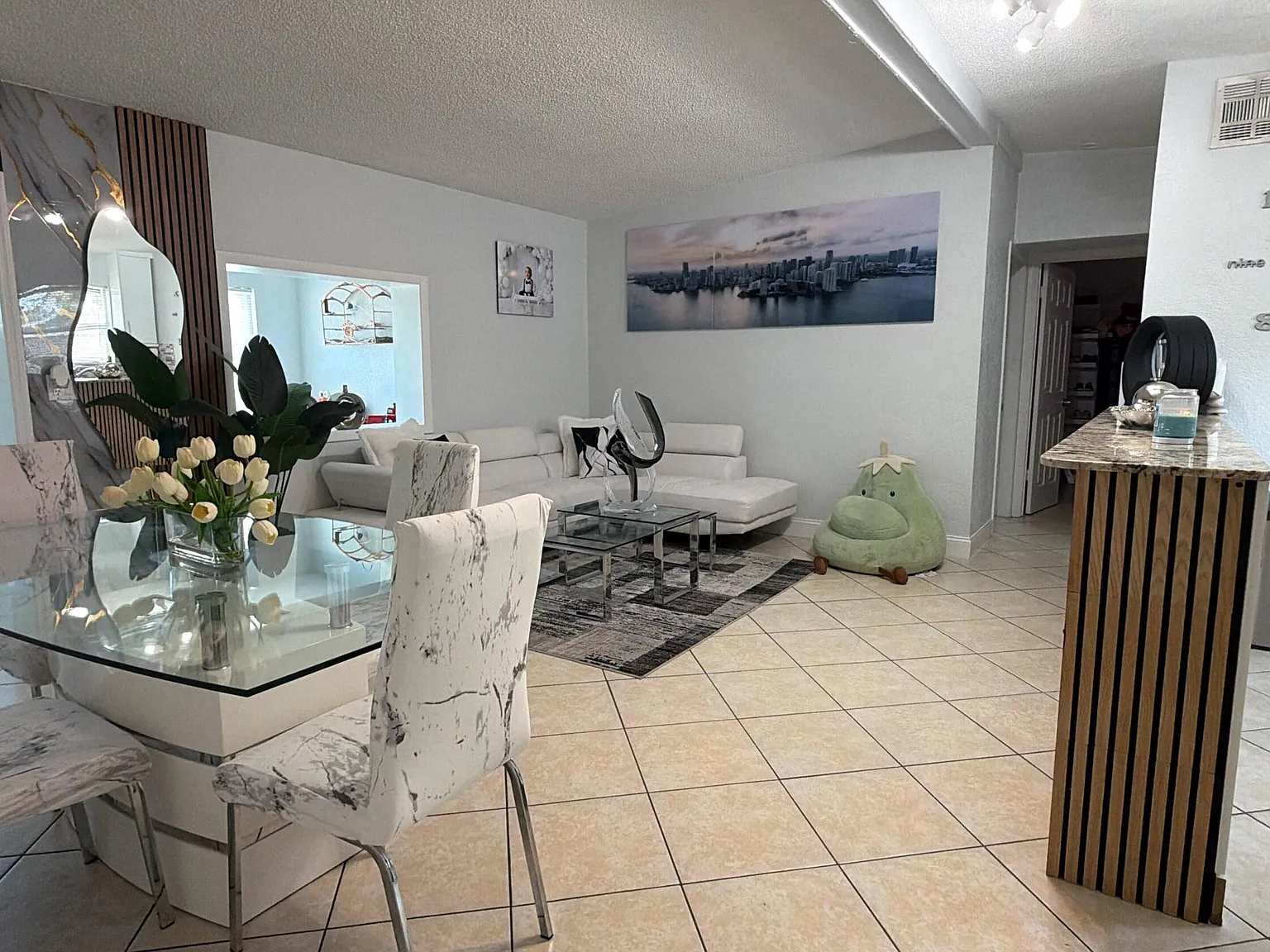 4 bed, 2.0 bath, 1291 sqft, $2,650 — Photo 3