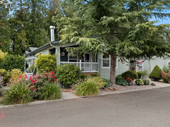 17747 S Greenfield Dr, Oregon City, OR 97045