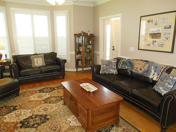 3rd image of 116 Huntsmoor Ln