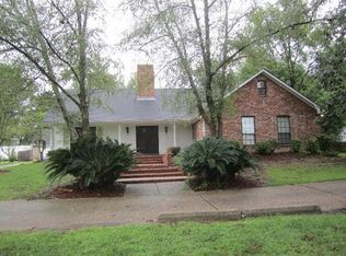13927 Tiger Bend Rd, Baton Rouge, LA 70817