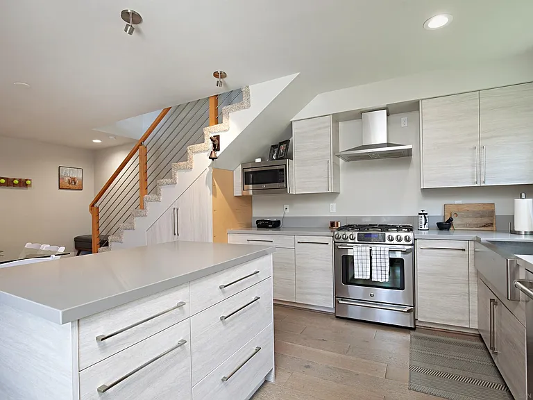 3047 Keats St — Photo 8