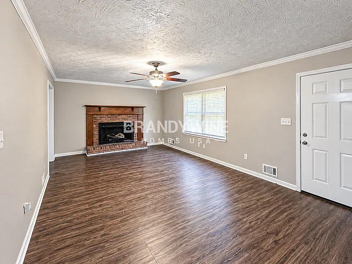 3 bed, 2.5 bath, 2098 sqft, $2,196 — Photo 4