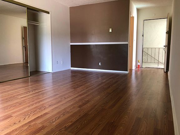 3rd image of 2055 Rodney Dr #106
