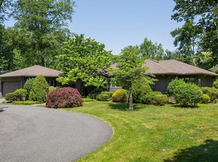 28 Briarcliff Rd, Longmeadow, MA 01106