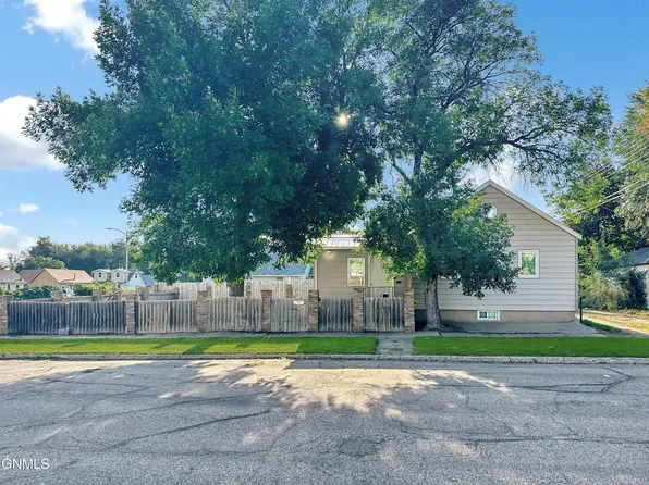 802 W Broadway, Williston, ND 58801