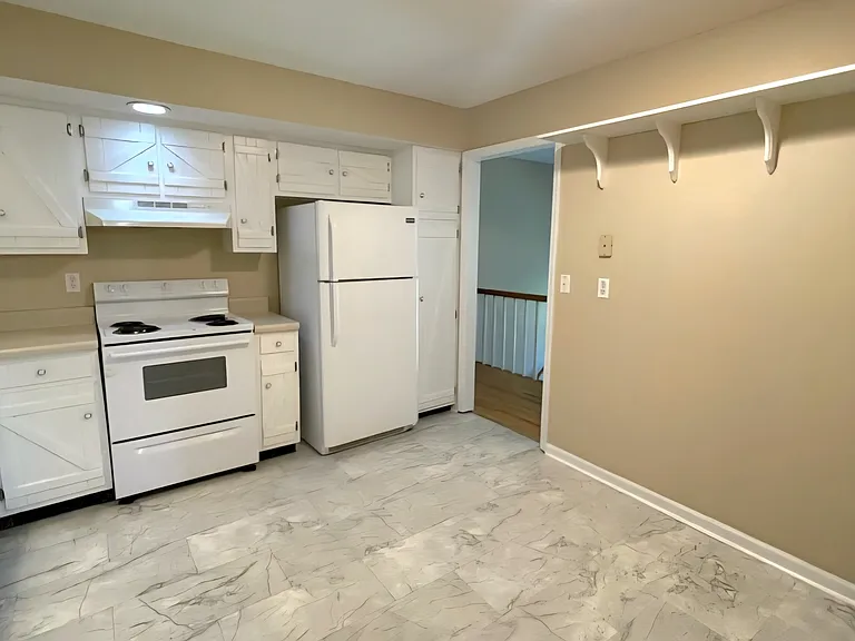 Nice size family kitchen~