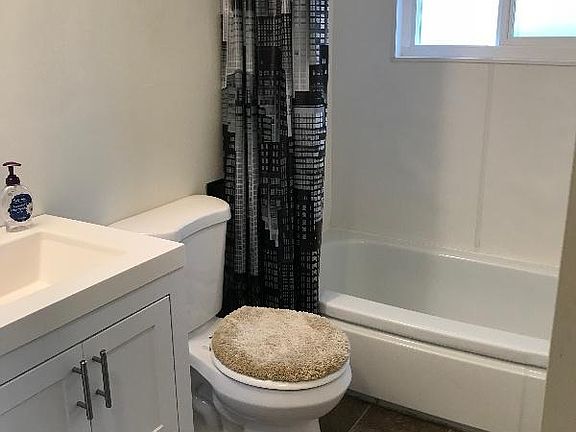 3rd image of 4015 Pacific Ave #4017