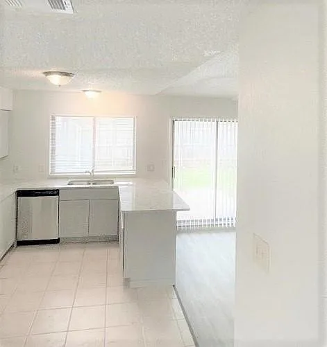 1904 Spies Springs Ct — Photo 2