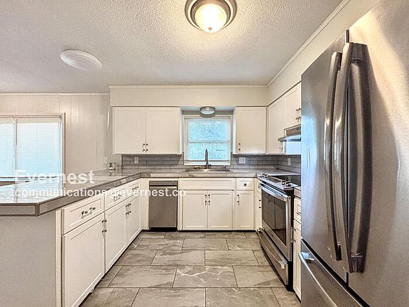 2nd image of 1131 N Magnolia Cir