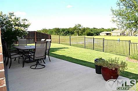 5th image of 901 Golden Bear Ln