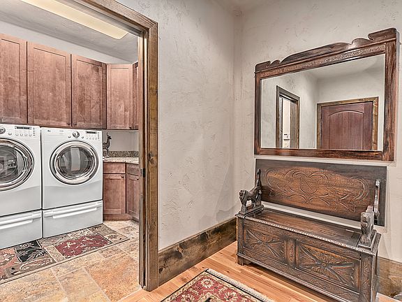 3rd image of 141 Majestic View Ct