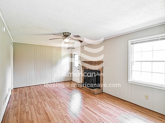 1589_003_living_room_3.jpg