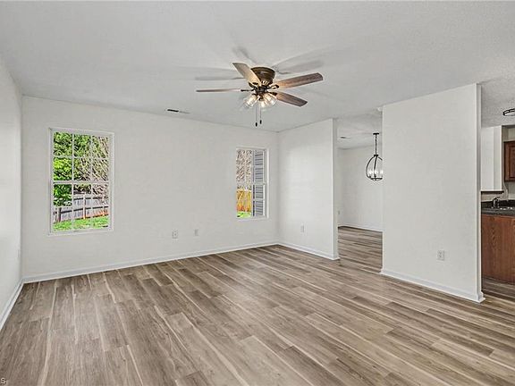4th image of 605 Peach Orchard Dr