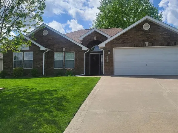 200 NW Michael Dr, Grain Valley, MO 64029