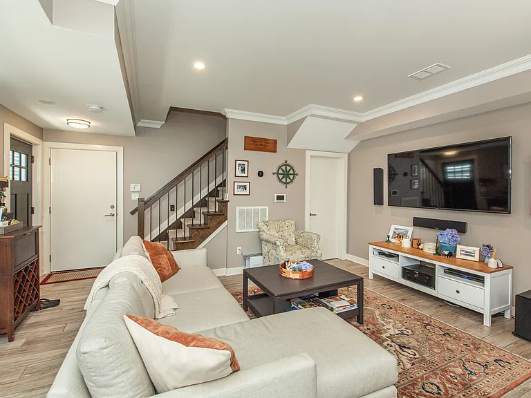 22 Thorne St #1 — Photo 5