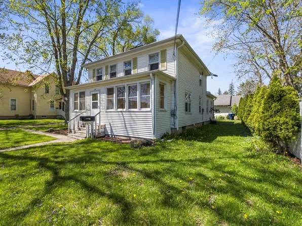 14 1/2 E Prescott St, Elkhorn, WI 53121