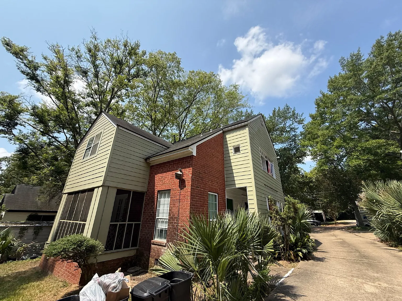 2 bed, 1.0 bath, $1,075 — Photo 2