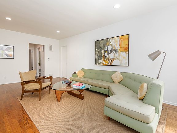 5th image of 936 N San Vicente Blvd #6A