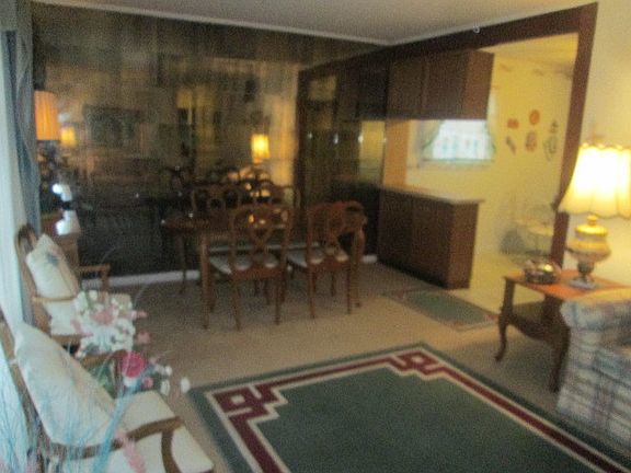 4th image of 423 Neosho St