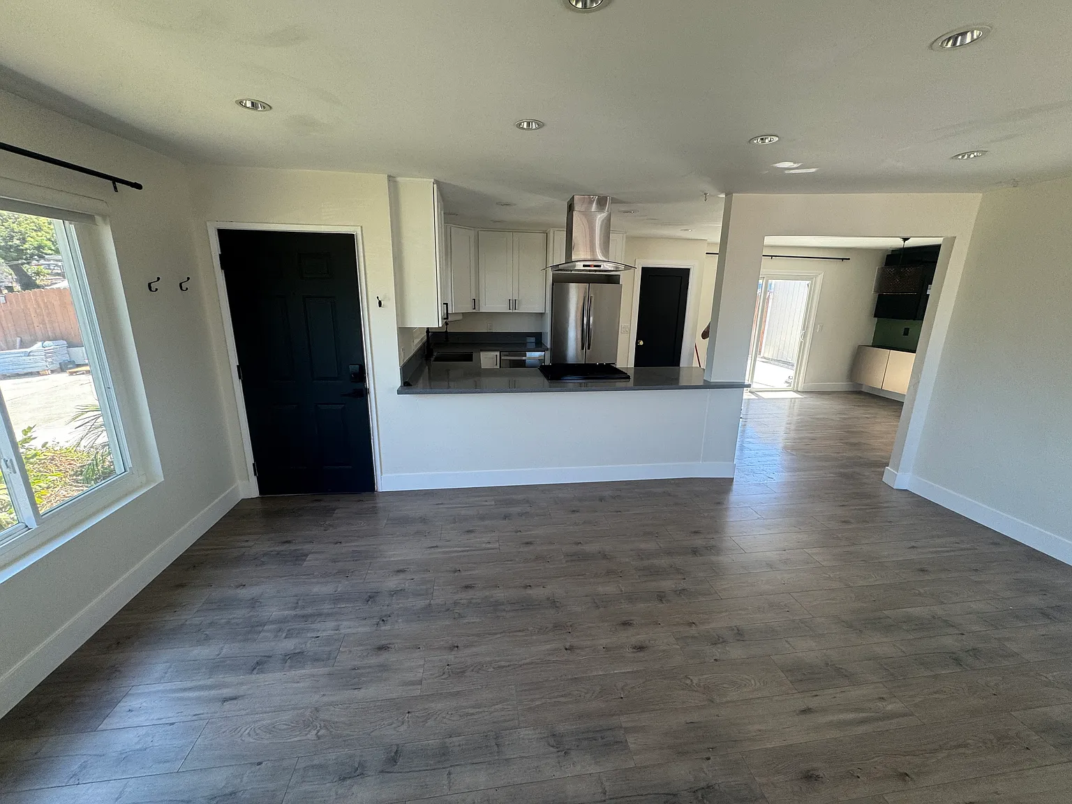 3 bed, 1148 sqft, $3,500 — Photo 1