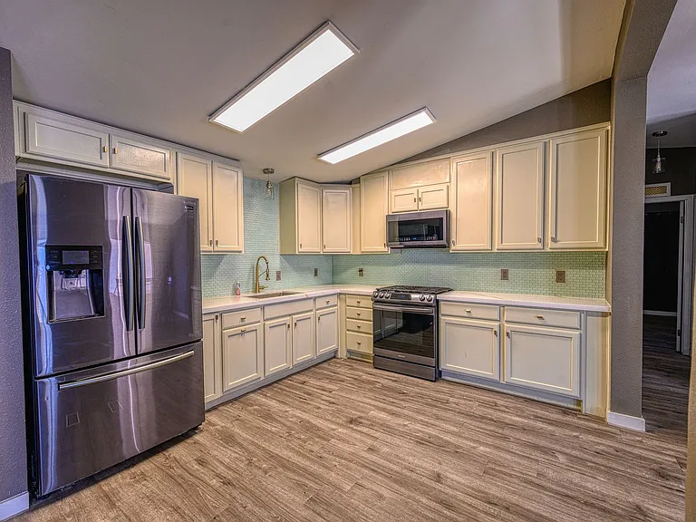 5581 Wheatfield Dr — Photo 5
