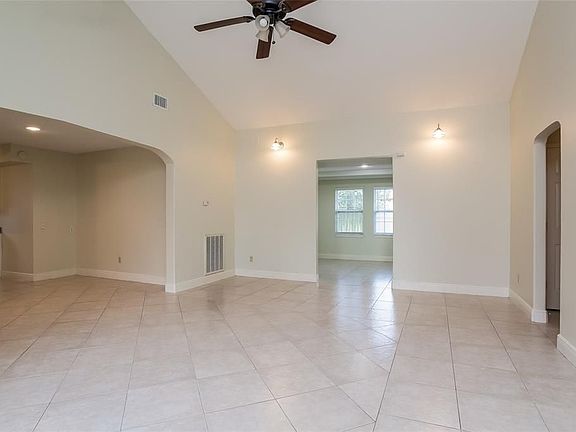 3rd image of 4067 Sherwood St E