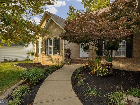 2nd image of 1013 Cadmus Dr