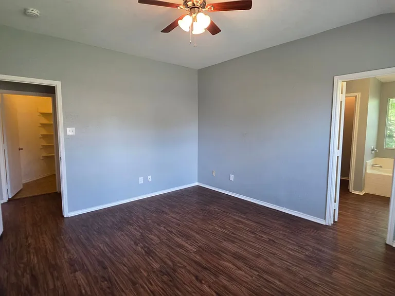 5820 Show Master Ln — Photo 12