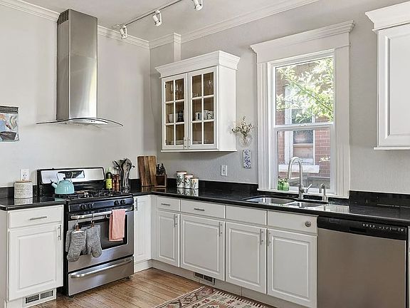 5th image of 2445 N Franklin St #B