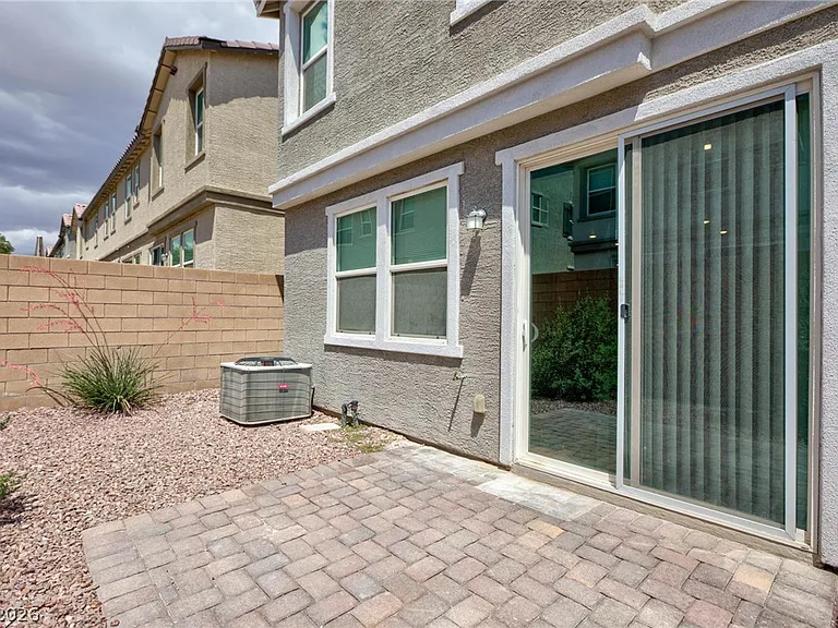 5327 Lazy Breeze Ave — Photo 17