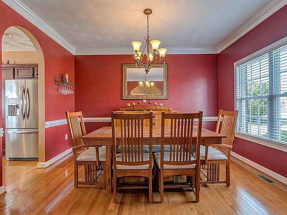 5th image of 2309 Foxfield Ln
