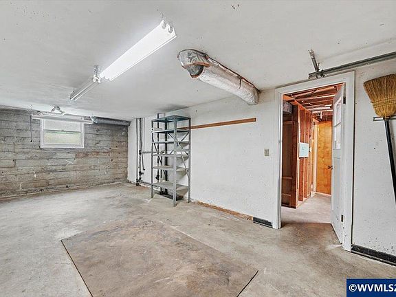 3rd image of 775 Cascade Dr NW
