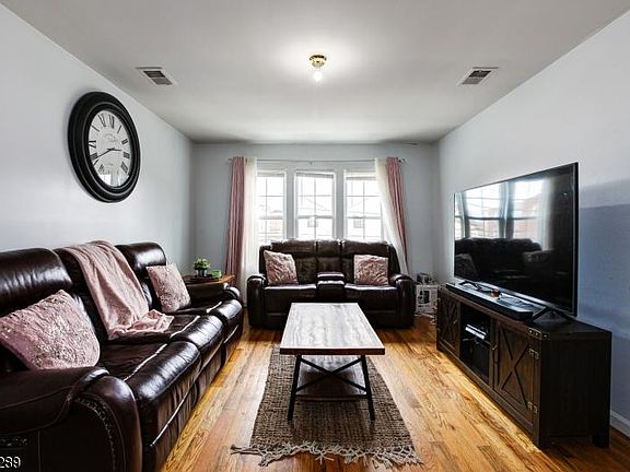 2nd image of 292-294 Sussex Ave Floor 2