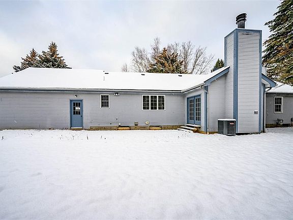 4th image of 295 Maidstone Dr